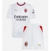 AC Milan Christopher Nkunku #18 Bortedraktsett Barn 2026-27 Kortermet (+ Korte bukser) AC Milan Christopher Nkunku #18 Bortedraktsett Barn 2026-27 Kortermet (+ Korte bukser)