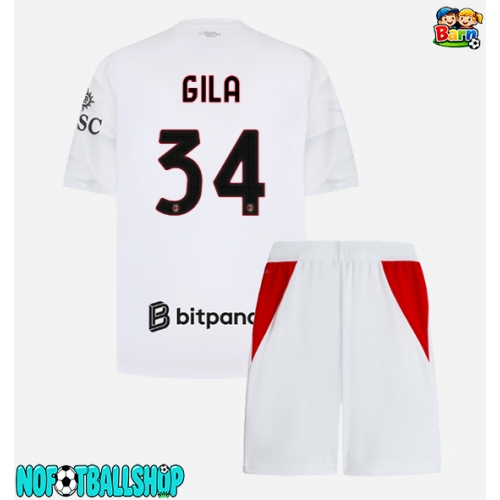AC Milan Mario Gila #34 Bortedraktsett Barn 2026-27 Kortermet (+ Korte bukser) AC Milan Mario Gila #34 Bortedraktsett Barn 2026-27 Kortermet (+ Korte bukser)