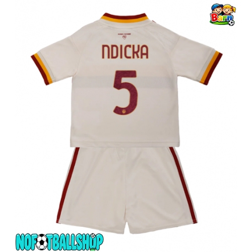 AS Roma Evan Ndicka #5 Bortedraktsett Barn 2026-27 Kortermet (+ Korte bukser) AS Roma Evan Ndicka #5 Bortedraktsett Barn 2026-27 Kortermet (+ Korte bukser)
