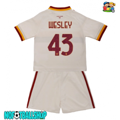 AS Roma Wesley Franca #43 Bortedraktsett Barn 2026-27 Kortermet (+ Korte bukser) AS Roma Wesley Franca #43 Bortedraktsett Barn 2026-27 Kortermet (+ Korte bukser)