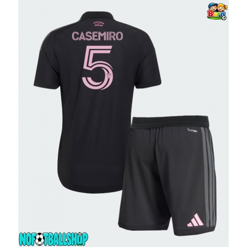 Inter Miami Casemiro #5 Bortedraktsett Barn 2026-27 Kortermet (+ Korte bukser) Inter Miami Casemiro #5 Bortedraktsett Barn 2026-27 Kortermet (+ Korte bukser)