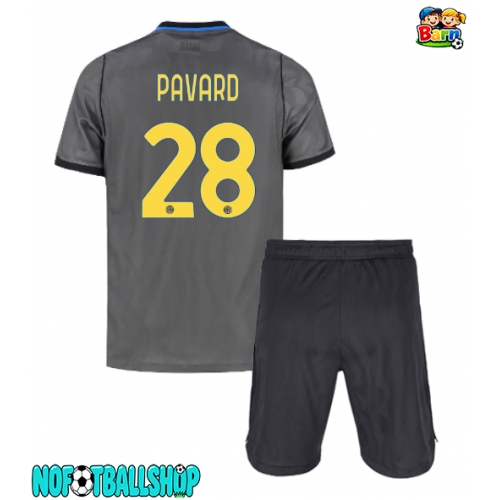 Inter Milan Benjamin Pavard #28 Tredjedraktsett Barn 2026-27 Kortermet (+ Korte bukser) Inter Milan Benjamin Pavard #28 Tredjedraktsett Barn 2026-27 Kortermet (+ Korte bukser)