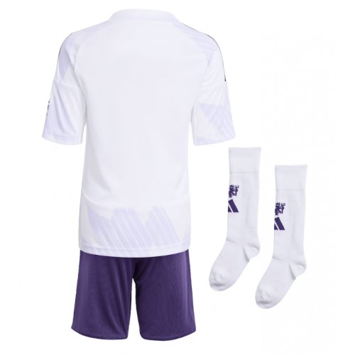 Manchester United Bortedraktsett Barn 2025-26 Kortermet (+ Korte bukser) Manchester United Bortedraktsett Barn 2025-26 Kortermet (+ Korte bukser)