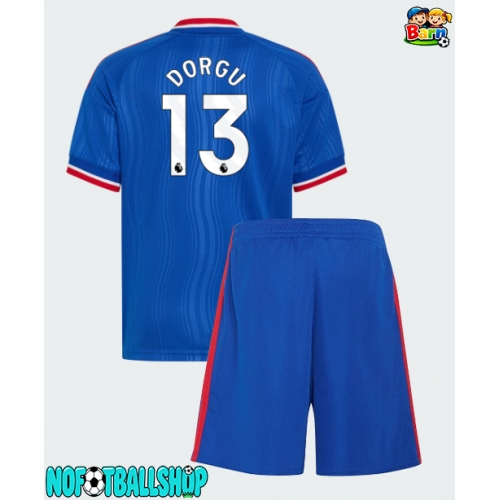 Manchester United Patrick Dorgu #13 Bortedraktsett Barn 2026-27 Kortermet (+ Korte bukser) Manchester United Patrick Dorgu #13 Bortedraktsett Barn 2026-27 Kortermet (+ Korte bukser)