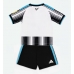 Newcastle United Hjemmedraktsett Barn 2026-27 Kortermet (+ Korte bukser) Newcastle United Hjemmedraktsett Barn 2026-27 Kortermet (+ Korte bukser)