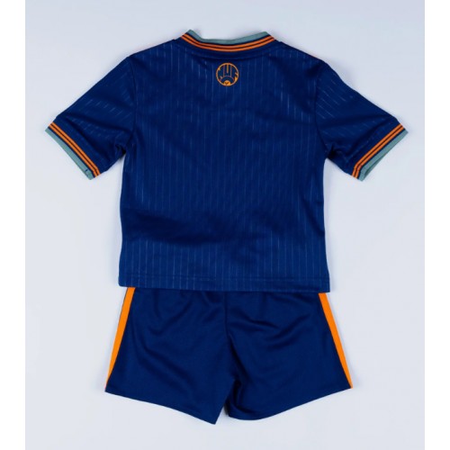 Newcastle United Tredjedraktsett Barn 2025-26 Kortermet (+ Korte bukser) Newcastle United Tredjedraktsett Barn 2025-26 Kortermet (+ Korte bukser)