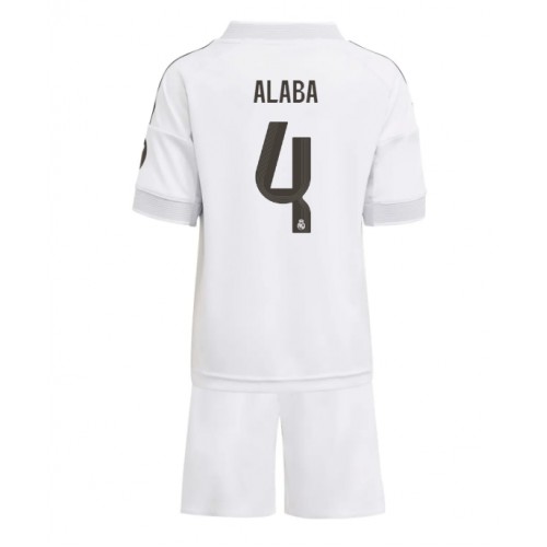 Real Madrid David Alaba #4 Hjemmedraktsett Barn 2025-26 Kortermet (+ Korte bukser) Real Madrid David Alaba #4 Hjemmedraktsett Barn 2025-26 Kortermet (+ Korte bukser)
